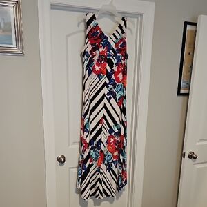 Black and White Sleeveless V-Neck Maxi Sundress